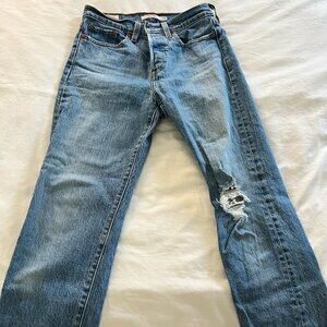 Levi’s Distressed Wedgie Jeans – Classic & Trendy!